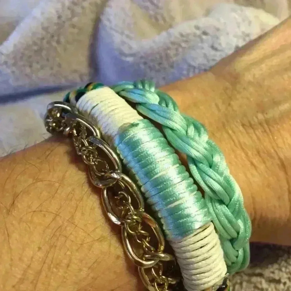 **NEW**Three Strand Bracelet - Picture 2 of 2